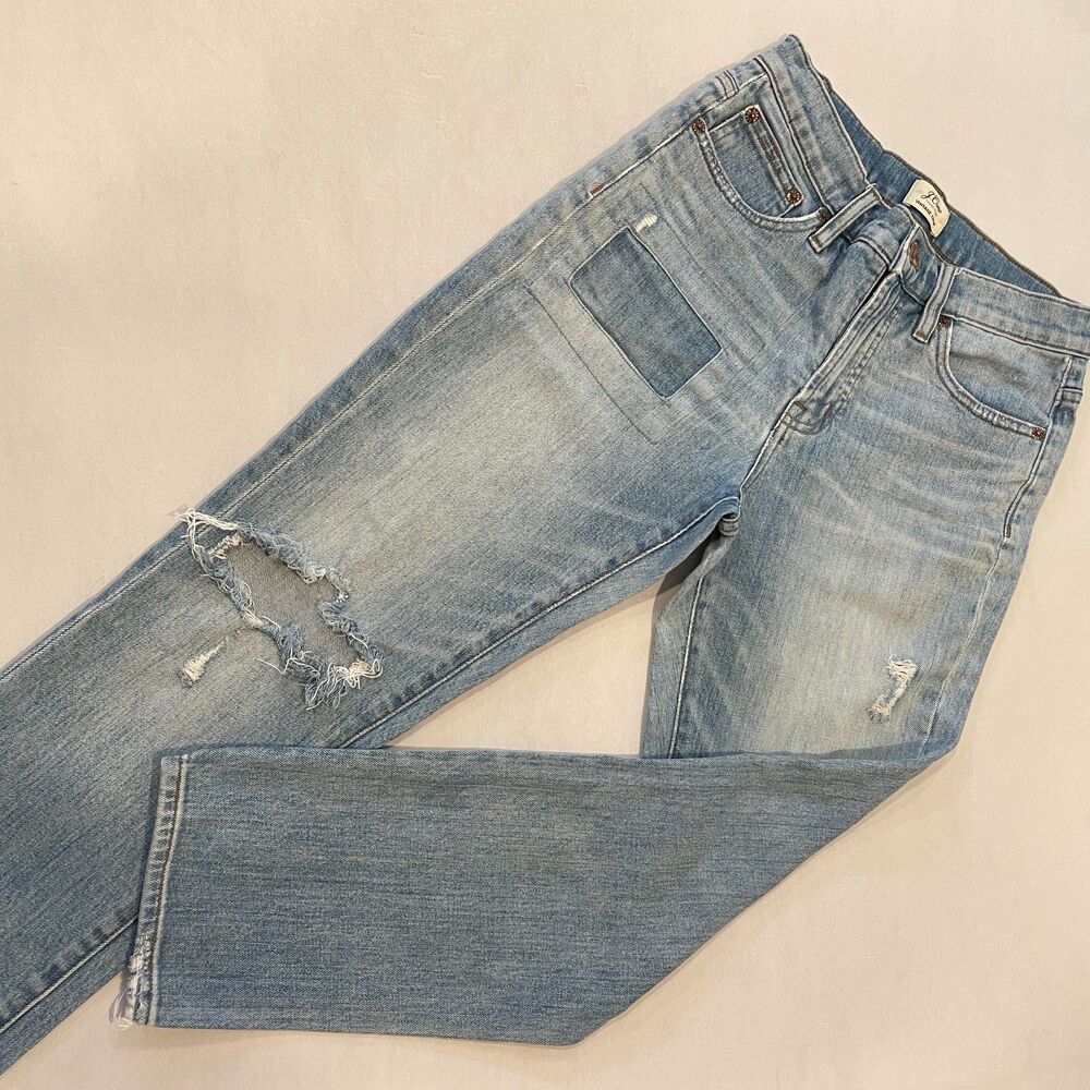~ J.Crew 26 Vintage Crop Jeans Womens Light Blue Fray Look Patch Rip Distressed